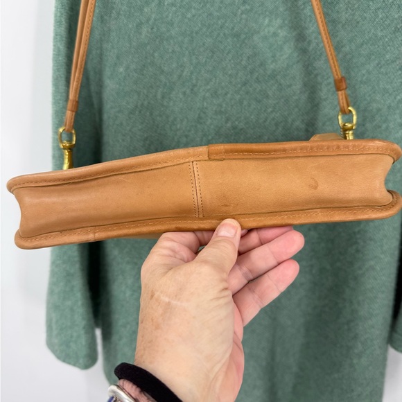 Coach classic vintage 1970s in light beech tan leather shoulder/clutch purse - Picture 5 of 16